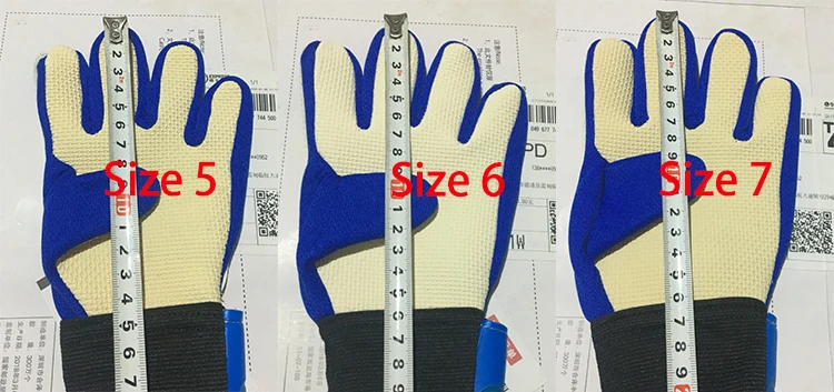 Kid's soccer goalkeeper gloves