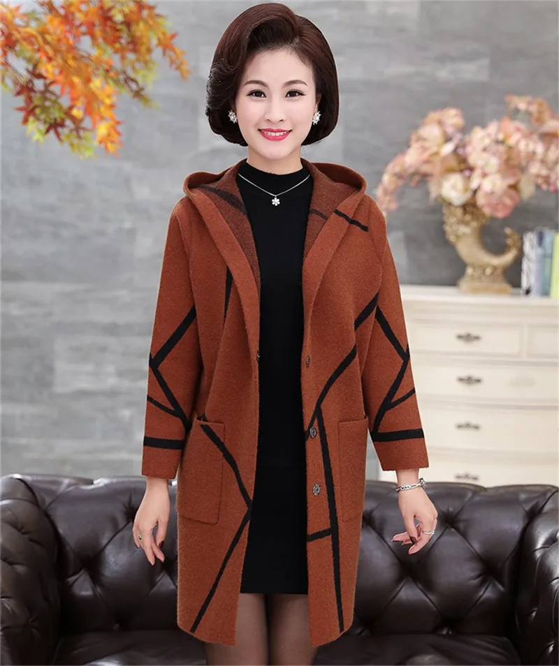 Высокое качество осень Для женщин вязаный свитер новый среднего возраста Женские кардиган, куртки Большие размеры толще Мать свитер