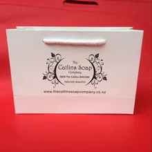 1000 шт/партия Пользовательские печать логотипа компании подарок из бутика роскошные бумажные сумочки для шоппинга/одежда/ювелирные изделия сумки для шоу рекламы