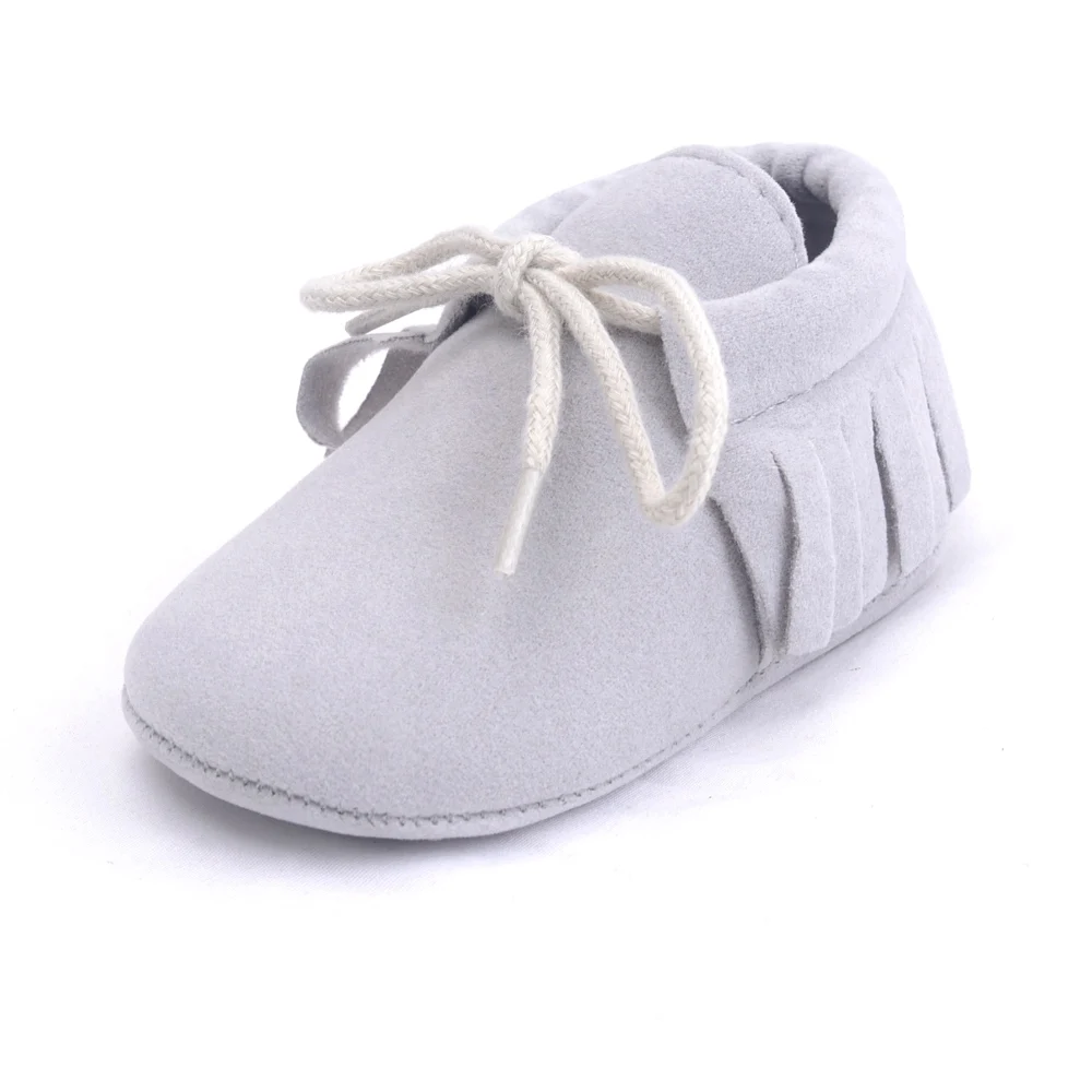 Мягкая нескользящая обувь с бахромой для мальчиков и девочек; мокасины из искусственной замши для новорожденных; QF bebes - Цвет: Gray