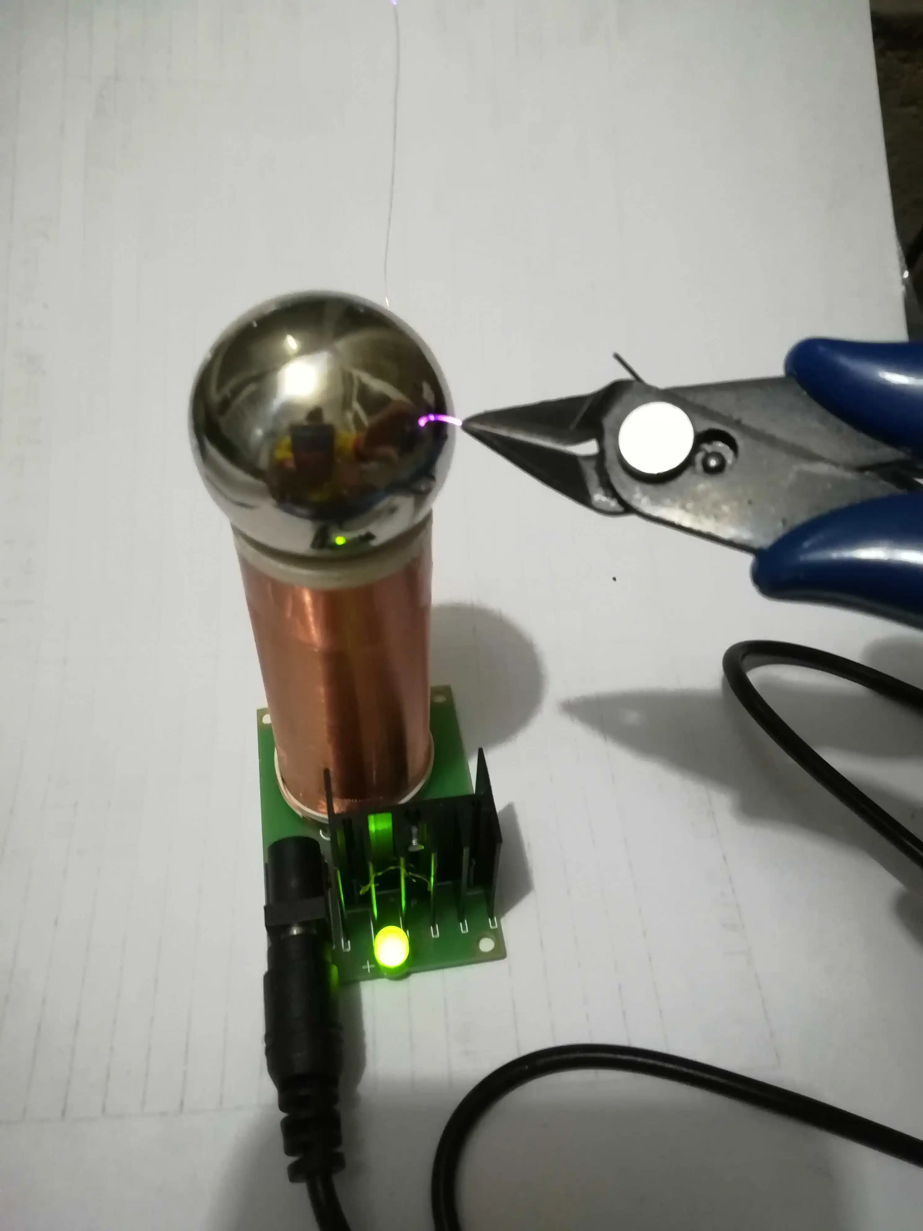 

Tesla coil finished electronic production DIY spaced to light energy-saving lamps