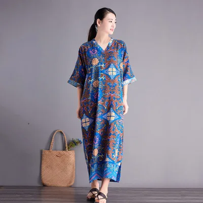 Xiangyun Totem Five-point Sleeve Flanged V-neck Robe