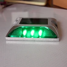 2 шт. ультра яркая наружная Светодиодная лампа на солнечных батареях подъездная дорожная лампа зеленый+ красный