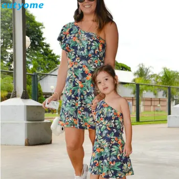 

Matching Mother And Daughter Dresses Shoulder off Sleeve Beach Mommy And Me Clothes Family Look Swimsuits Outifits Mom Kids Girl