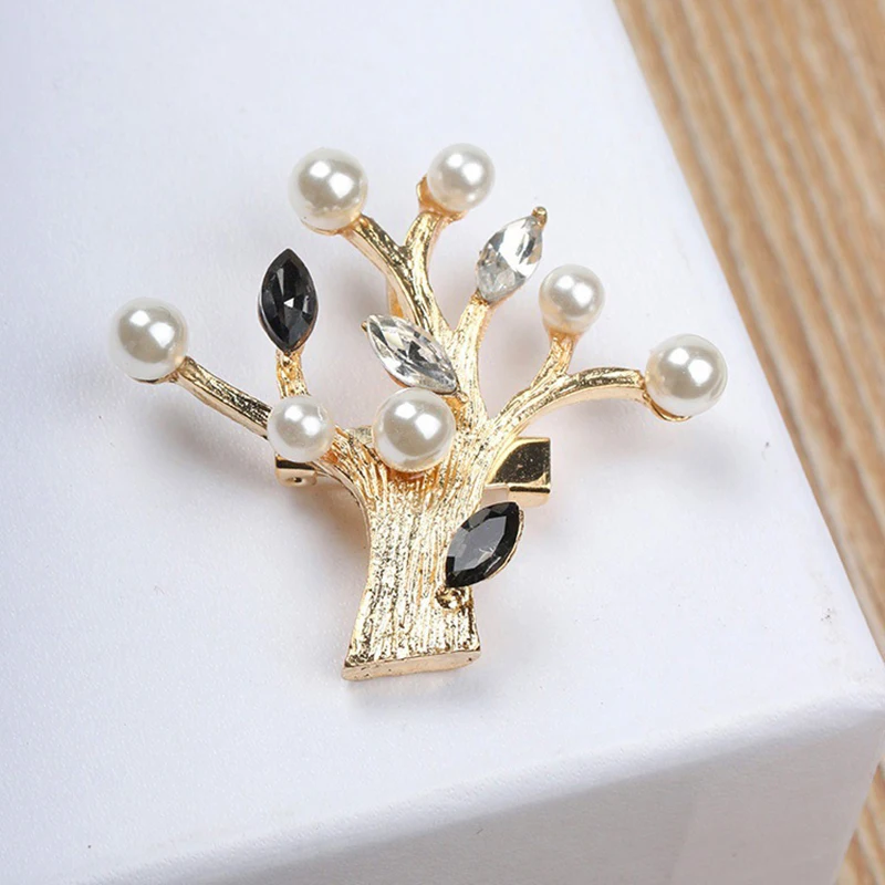 

Black White Crystal Leaf Simulated Pearl Fruit Small Golden Metallic Tree Brooches for Women