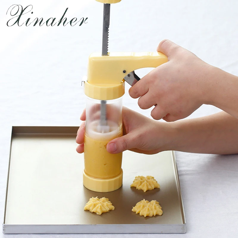 XINAHER Comfort Grip Cookie Press Icing Set ( Press Gun + 16 Flower