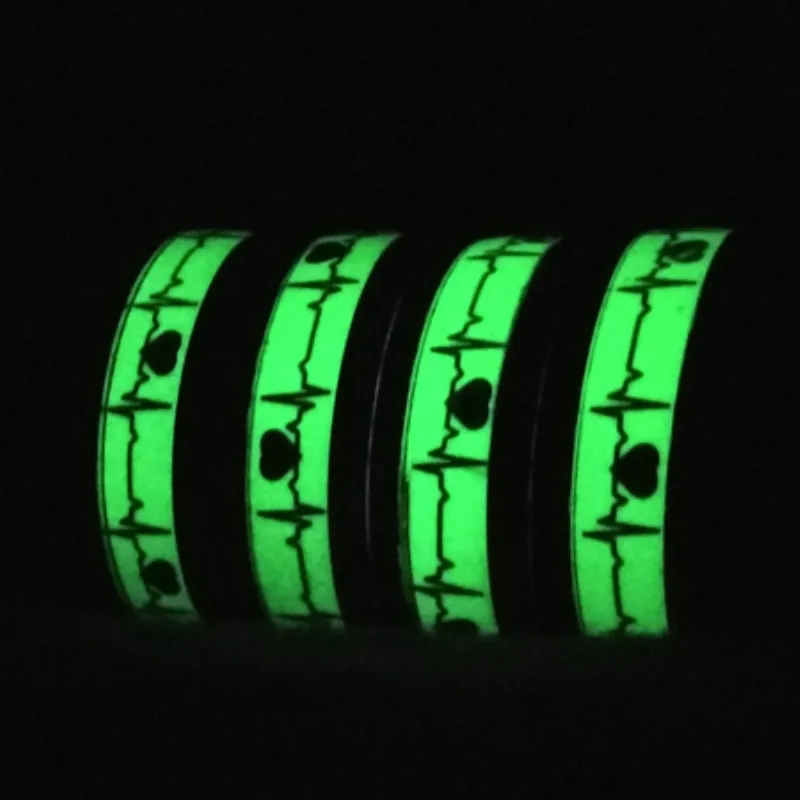 1pc Heart Shape Luminous Ring Glowing In Dark Punk Couple Rings Women Men for Friends Gift Stainless Steel Finger Rings Jewelry