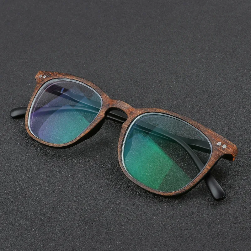 8921869395_1423260173 (1)