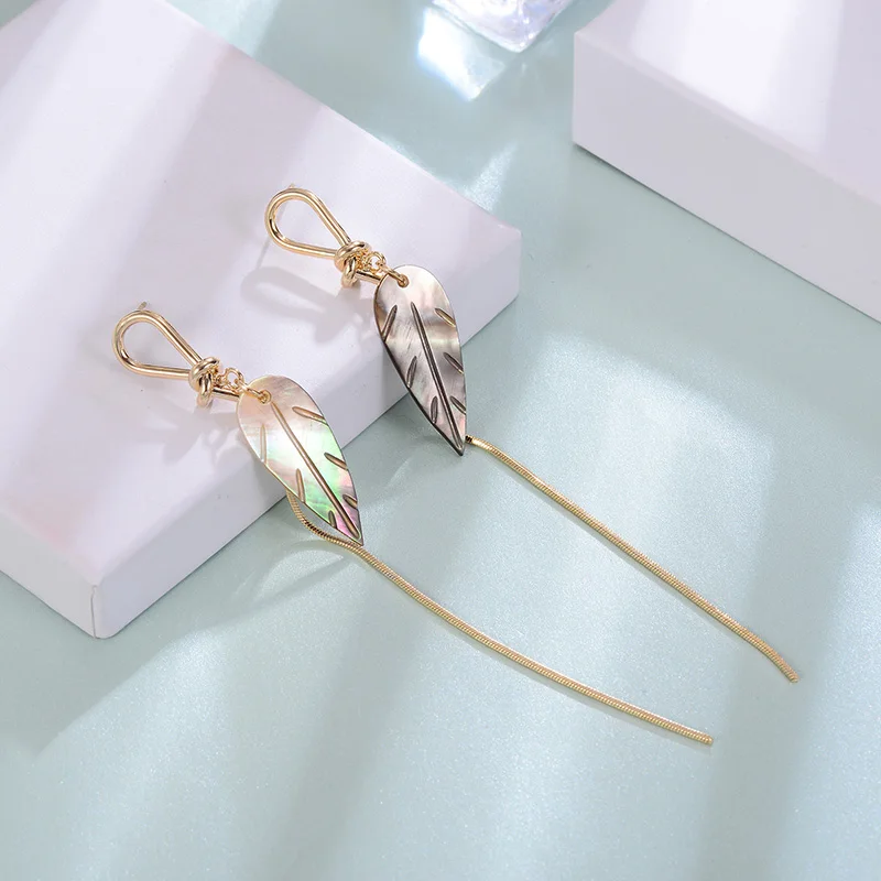 

Female Summer Drop Earrings Gorgeous Color Leaf Charm Dangling Fashion Ear Jewelry Gold Alloy Long Earrings Wedding Girl Brincos