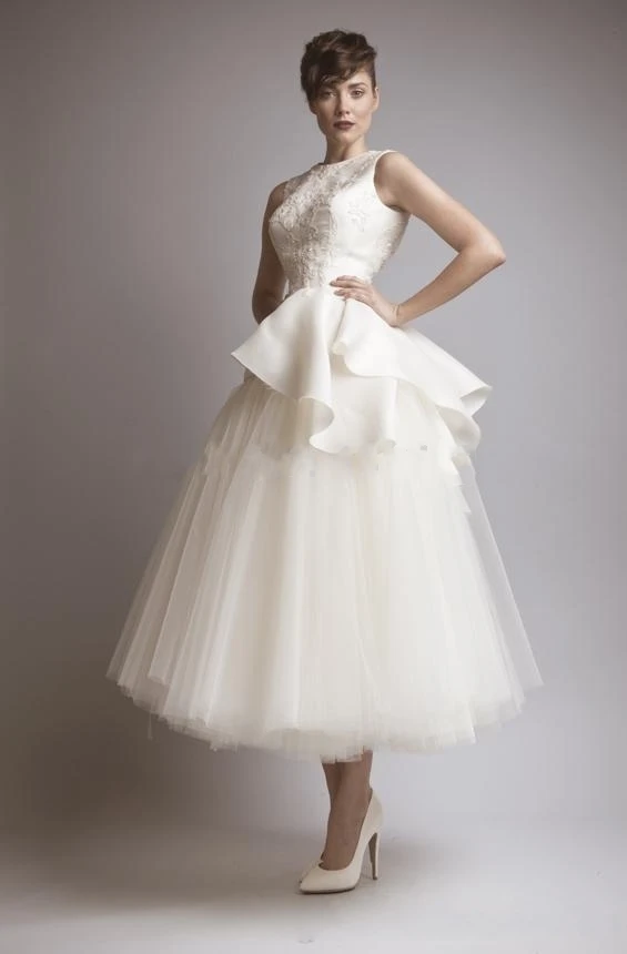 

2019 Sexy Fashion Design White A-Line Short Evening Dress Backless Tulle Appliques Lace Prom Dresses Formal Evening Gowns TT015