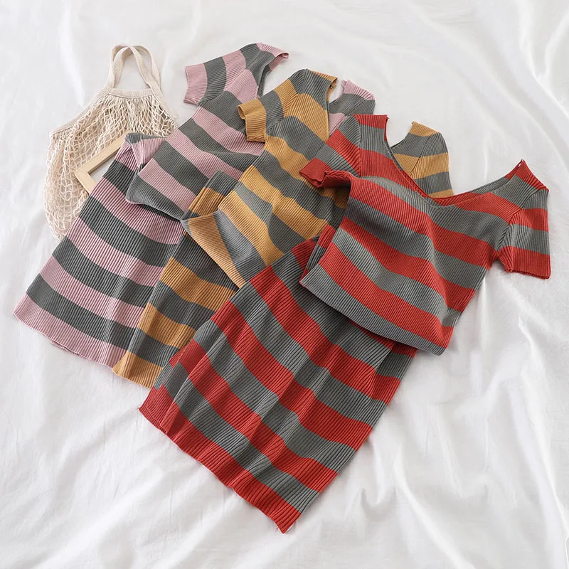 

2019 Women Summer V-neck Short Sleeve Sexy Striped Knitted Bodycon Dress New Vintage Elastic Slim Waist Pleated Party Midi Dress