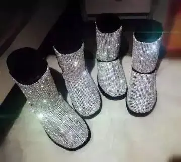 Шикарные женские зимние ботинки Rhinestone весь стразы женские зимние ботинки на плоской подошве; цвет розовый, черный, с украшением в виде кристаллов зимние ботинки из натурального фото ручной работы