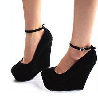 Туфли chunky heels. Туфли квадратные на платформе. Черные туфли асос на платформе. Черные ботинки на платформе асос. Черные каблуки на платформе.