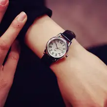 Mujeres de la manera Viste el Reloj Pequeño Dial Correa de Cuero Genuino de la Vendimia Relojes Deporte Reloj de Cuarzo de Las Señoras Delgado