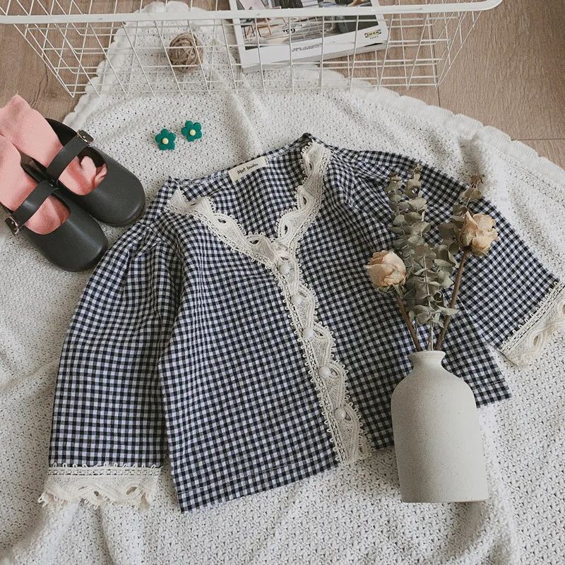 Новые осенние клетчатые блузки в Корейском стиле для маленьких девочек кружевные топы с v-образным вырезом, детская одежда милые рубашки с длинными рукавами