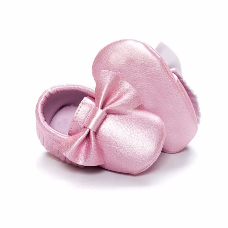 Модные детские мокасины с бахромой ручной работы на мягкой подошве; обувь для новорожденных; 18 цветов; обувь из искусственной кожи для малышей