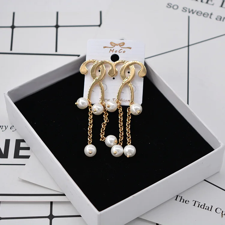 

M letter double question mark long fringed pearl named earrings