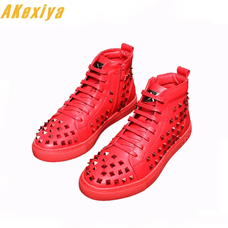 

Fashion Men High Top British Style Rrivet Shoes Men Causal Luxury Shoes Red Black white Bottom rubber Hip hop Shoes for Male