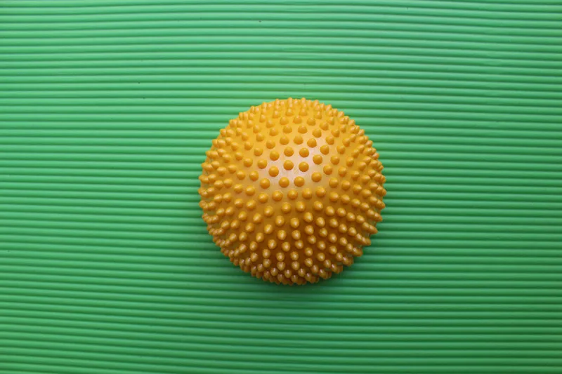 Детская баланса тренировочный мяч полу-сферический массажер коврик оборудование на открытом воздухе Фитнес Йога Спортивные играть мяч в форме дуриана детские игрушки TX17 - Цвет: Цвет: желтый