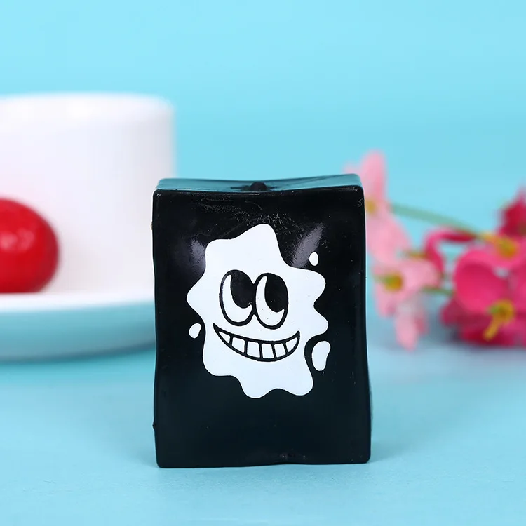 Оригинальное Bean Curd Block Vent кукла декомпрессионное отверстие Забавный стойло с товарами, разбросанными на земле для продажи