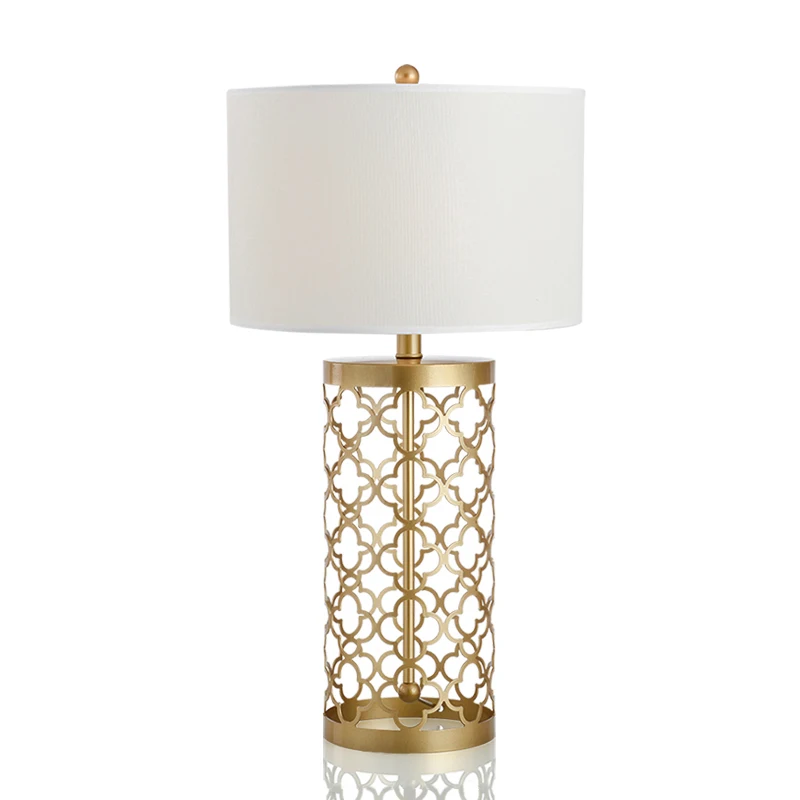 Американский современный простой золотой настольная лампа для гостиной прикроватная лампа пост современная творческая личность светодиодный полый металлическая настольная лампа