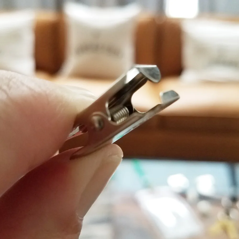 

XRHYY 25 Pack - Small 1 Inch Bulldog Clasp Clips for Making Lanyards Arts & Crafts - Alligator Style Metal ID Clip Findings