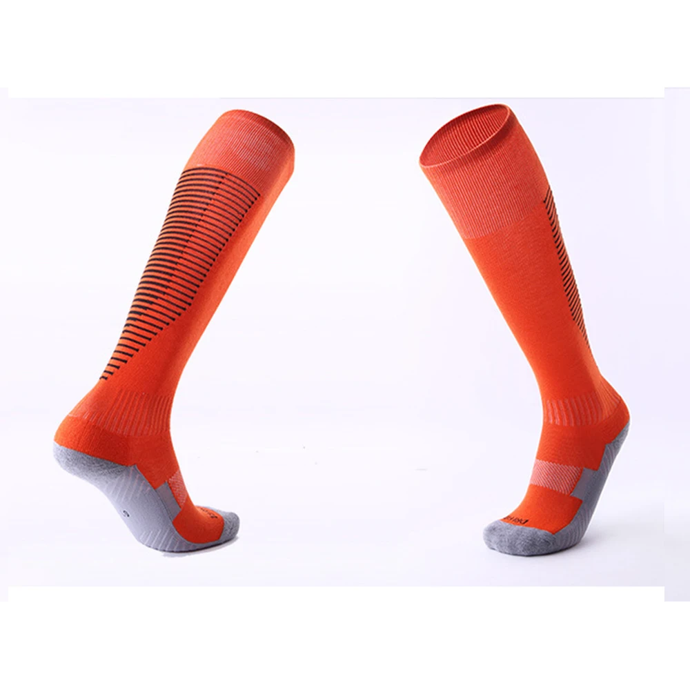 Новые футбольные носки детские футбольные носки Спортивная одежда выше колена Футбол Хоккей регби бег чулок длинные спортивные носки мужские - Цвет: orange mix black