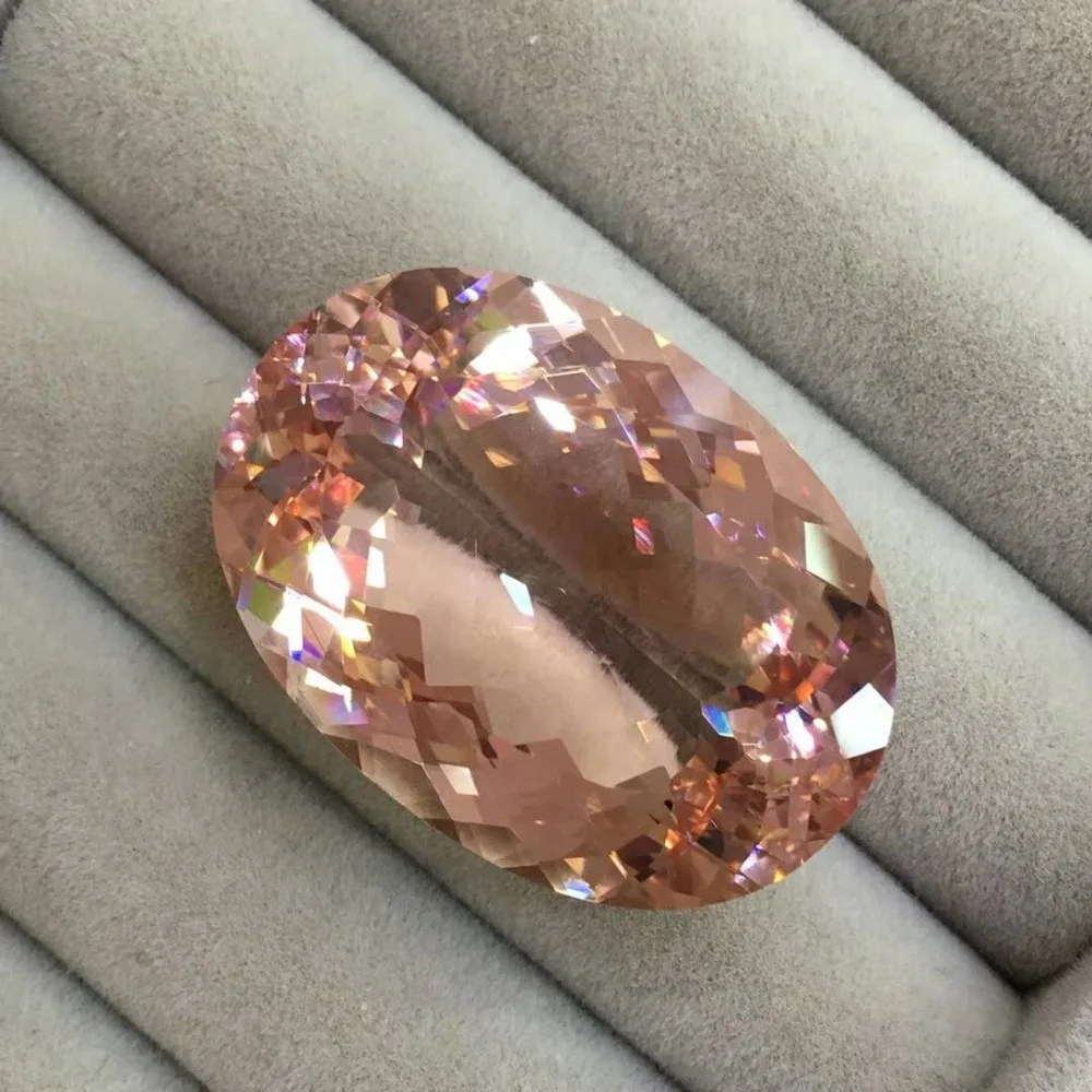 Ювелирные изделия, 63.08CT морганит драгоценный камень, технические характеристики: 32 х 23 х 13 мм, ясно и безупречной, изысканно резные. гарантия