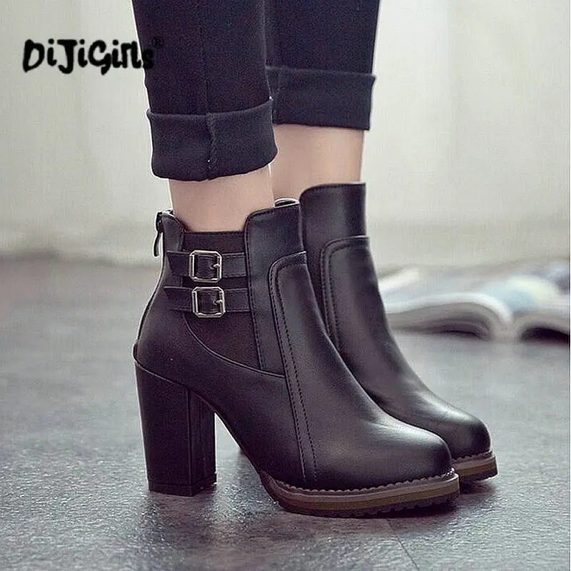 DIJIGIRLS/Модная классическая пикантная женская обувь; ботильоны В рыцарском стиле на Высоком толстом каблуке с двойной пряжкой; сезон осень-зима; женская обувь - Цвет: Черный