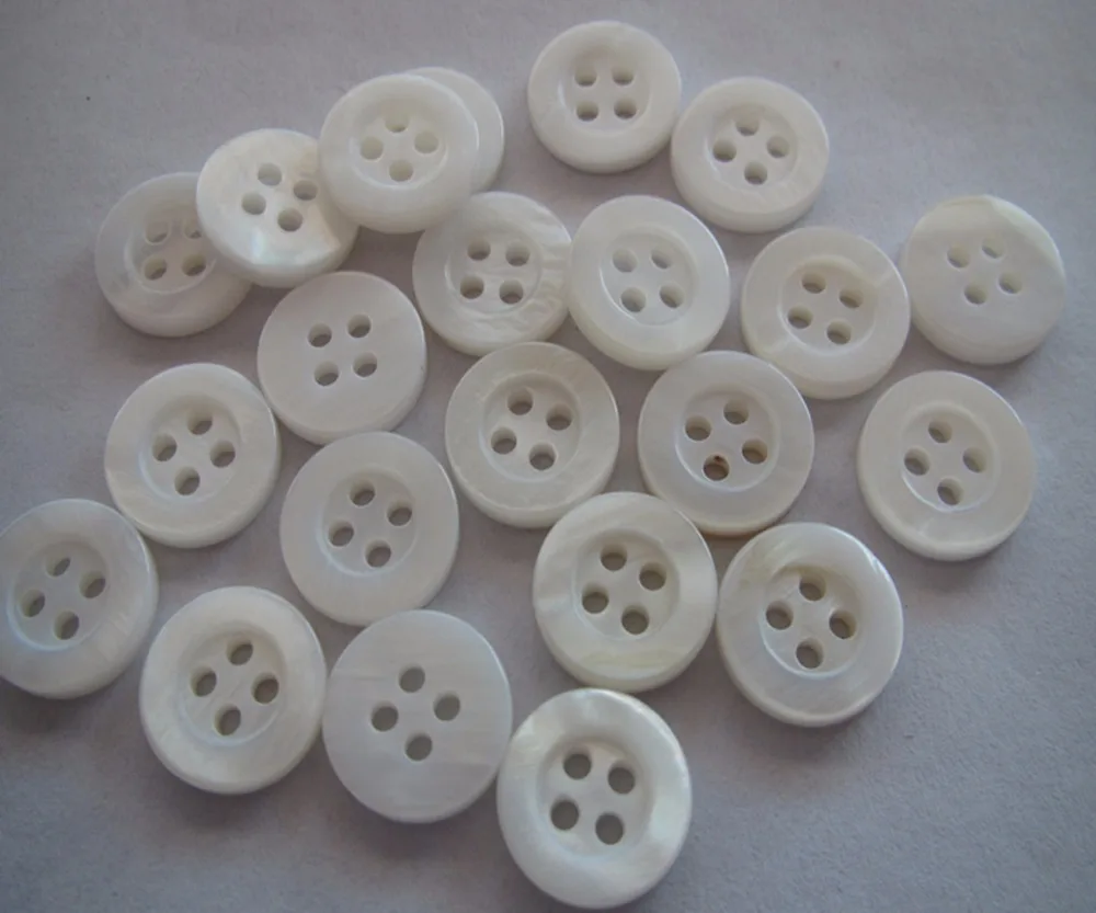 край пуговицы. пуговицы набор разных цветов. сиреневые пуговицы пластик перламутр для рубашек. пуговицы для рукоделия пчела купить. маленькая круглая праздничная аксессуары для шитья.
