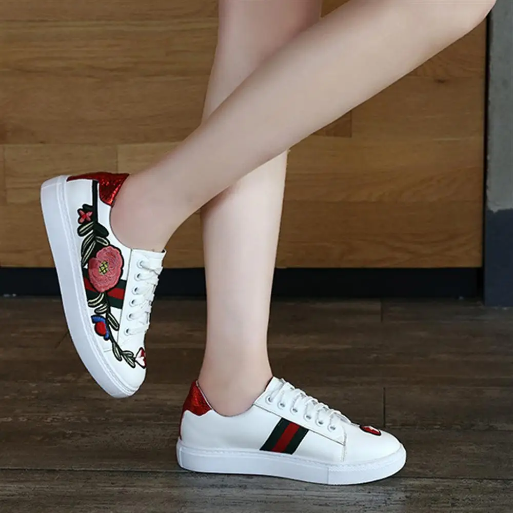 Goede 2018 Wit Lente Bloem Gedrukt Sneakers Vrouwen Casual Schoenen Fashion Lace up Dames Schoeisel Platte Zomer Vrouwen Vulcaniseer Schoenen