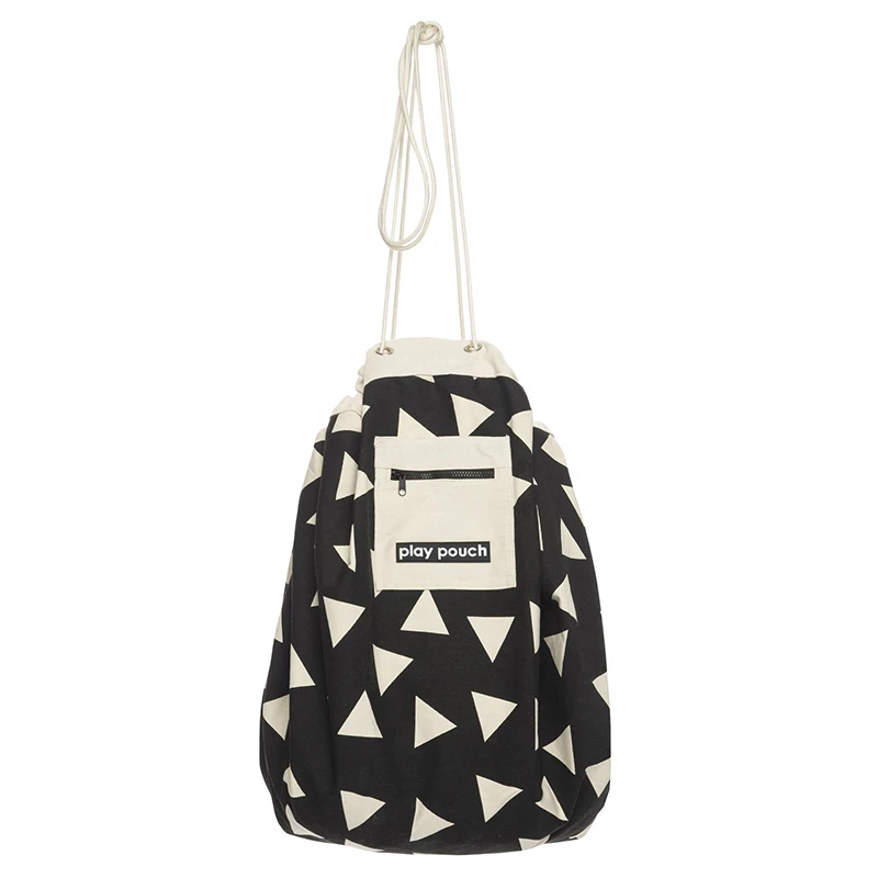 printed_play_pouch_triangles_hanging