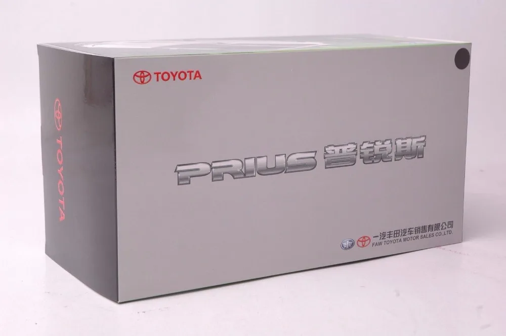 Toyota Prius Hybrid car model in scale 118 (2)