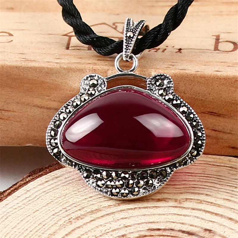 

Natural semi-precious stones green 925 national Soviet romantic Red corundum green pendant lock girlfriend gift