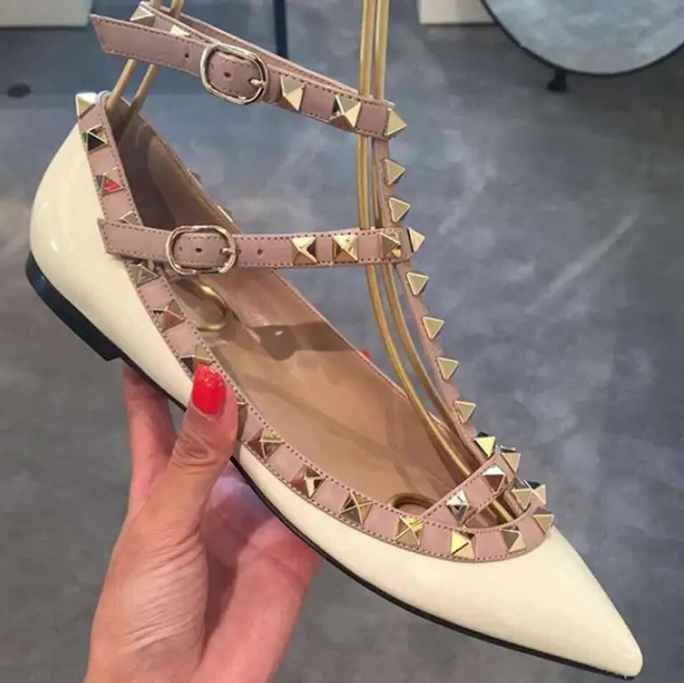 

2018 New pu V Brand shoes Women Patent leather Pumps Women's shoes Fashion rivet Sexy pointed toe heels Size 35-43 have box
