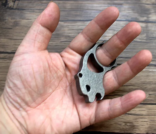 Wire Cutting CNC Bear Head Self-defense Titanium Alloy Knife Beads Paracord Umbrella Rope Outdoor Knife EDC Pendant Multi Tools Wire Cutting CNC Bear Head Self-defense Titanium Alloy Knife Beads Paracord Umbrella Rope Outdoor Knife EDC Pendant Multi Tools