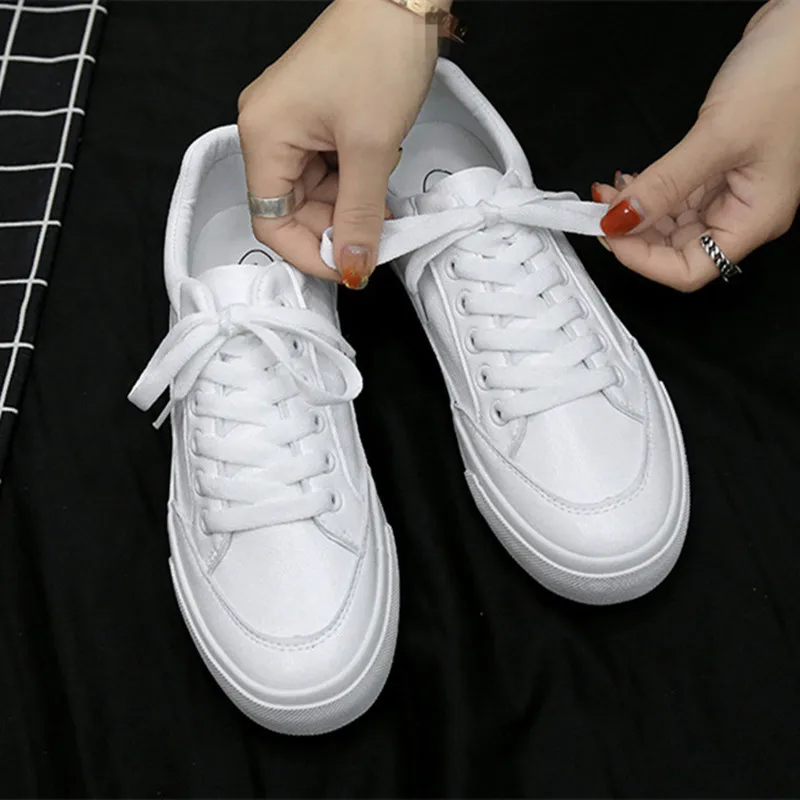 Women Skateboarding Shoes Sport Light Weight White Sneakers Outdoor Athletic Breathable Lace Up High Quality Shoes Woman