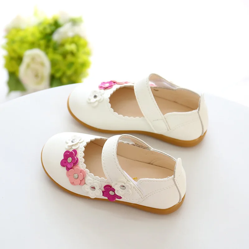 Демисезонный Детская обувь с мягкой подошвой цветок для отдыха кожаные туфли для маленьких девочек танцевальная обувь Свадебная