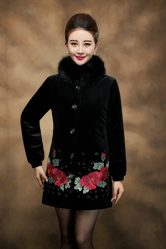 

YI RAGN SHI NI The new middle - aged women's velvet embroidery with velvet autumn and winter clothes