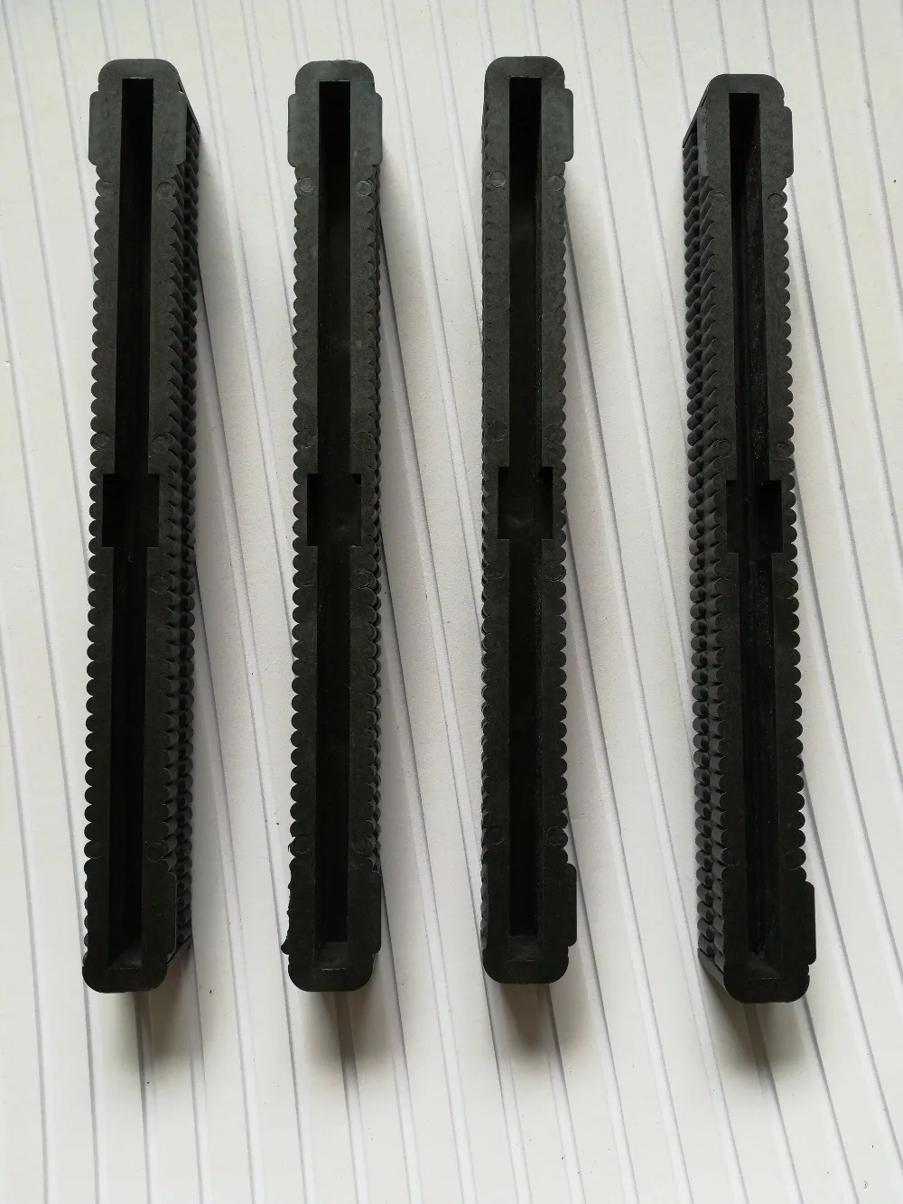 

Apperance Defect Centre Fin Box Longboard Fin Box Us Fin Box 10 inch Length (1pcs)