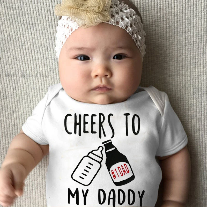 DERMSPE/комбинезон с короткими рукавами для маленьких мальчиков и девочек с милым принтом и надписью «Cheers To My Daddy»; комбинезон; одежда белого цвета