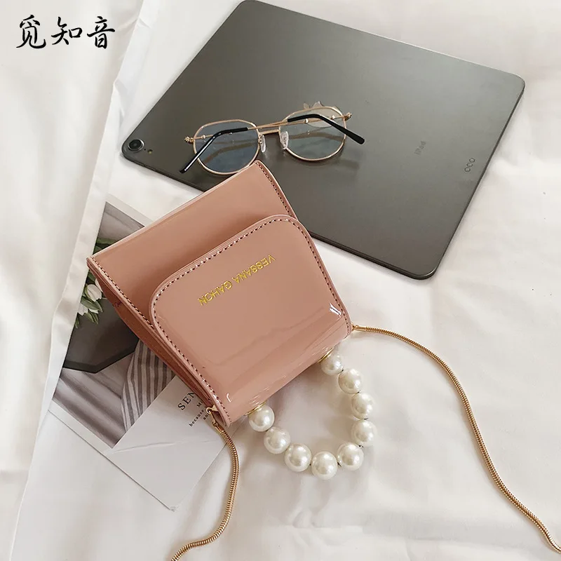 

Originality Design Fashion Shoulder Bags Crossbody Bags Handbags Chain Pearl Hand Bill Of Lading Retro Shoulder Messenger Bag