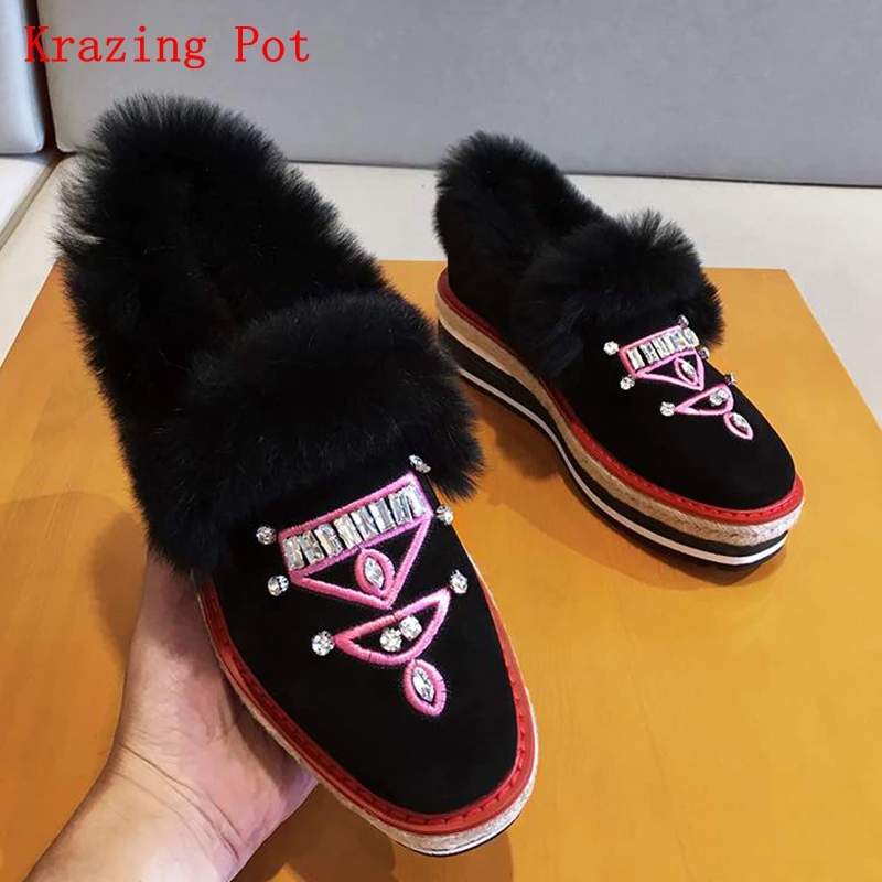 

Krazing pot 2018 women brand winter flat platform round toe sheep suede elegant crystal embroidery slip on women cozy shoes Lrff