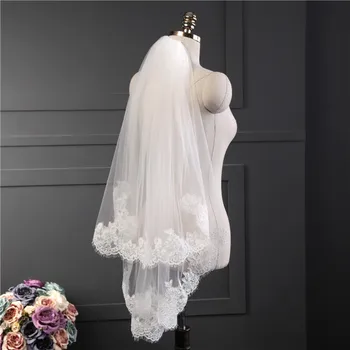 

Romantic Short Bridal Veil Two Layers 75 CM Fingertip Length With Comb Ivory Lace Applques Tulle Wedding Accessories