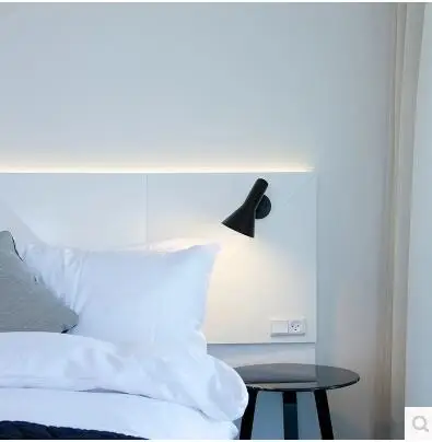Глаз свет на стенах. Спальня Арне Якобсена. Бра AJ Wall by Arne Jacobsen for Louis Poulsen. Лампа прикроватная Минима. Louis Poulsen Flindt Wall Lamp 20 cm, White.