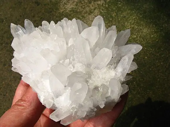 

290g natural rock quartz crystal cluster original