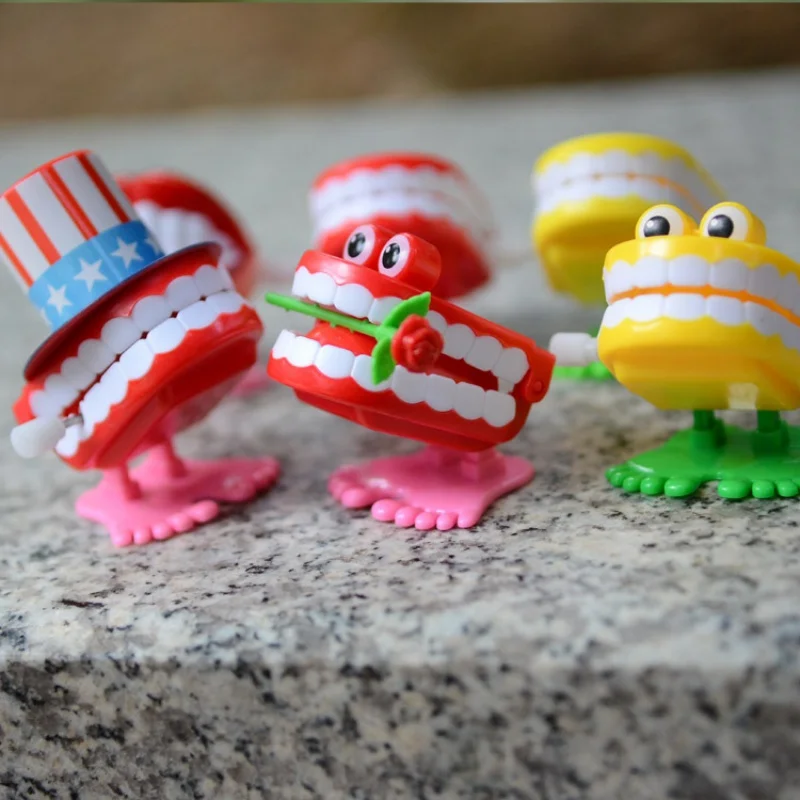 

1 pcs 5cm Kids Funny clockwork toy Baby boys teethdesign Running Clockwork Spring Toy reborn baby wind up toy