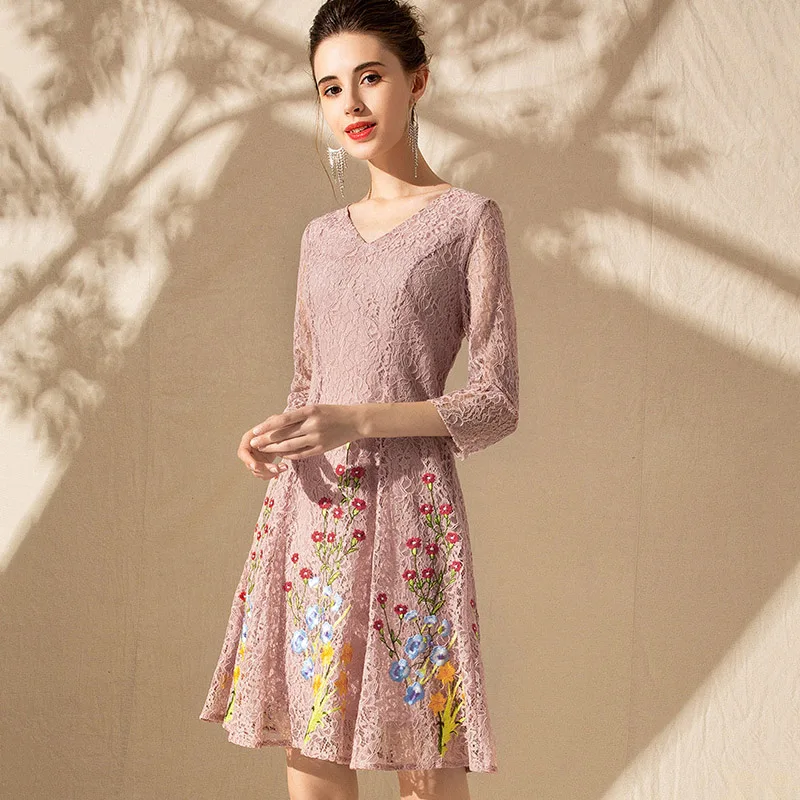 

2019 High-end boutique street trend spring and summer famous women's dress embroidered round neck sexy lace ladies clothes