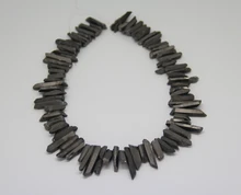 Aproximadamente 90 unids / strand negro Natural Rough titanio cristal de cuarzo facetado puntos se pega granos de los colgantes 3-5×18-35mm