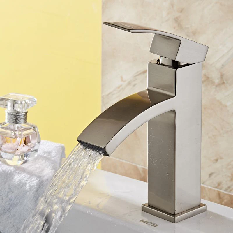 

Brushed Classic Style Basin Faucet Cold and Hot Water Mixer Single Handle Tap Mixer Torneira